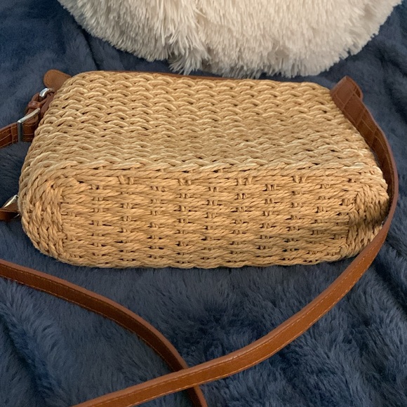 Brighten Elana Messenger Bag - Picture 7 of 12